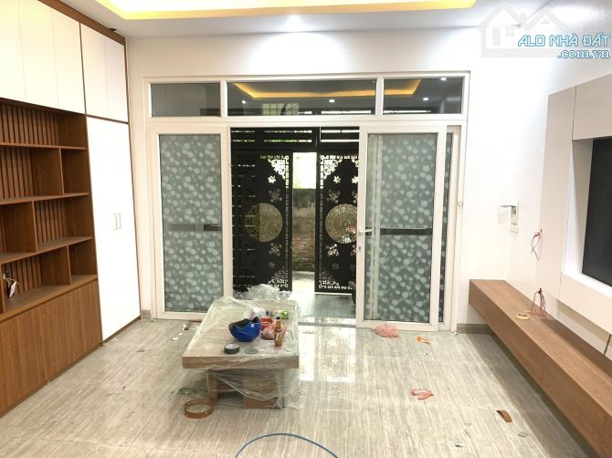 NHÀ ĐẸP Ở NGAY PHỐ LẠC LONG QUÂN 10 TỶ DT 50M MT 5M 5T Ô TÔ TRÁNH KINH DOANH - 1