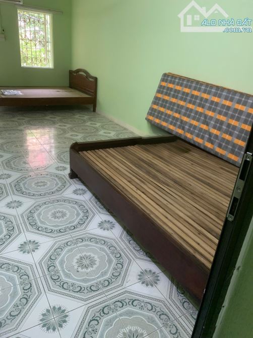 Cho thuê căn hộ Tập thể tầng 2 Thái Thịnh, 65m2, 2 ngủ, 7 Triệu - 1