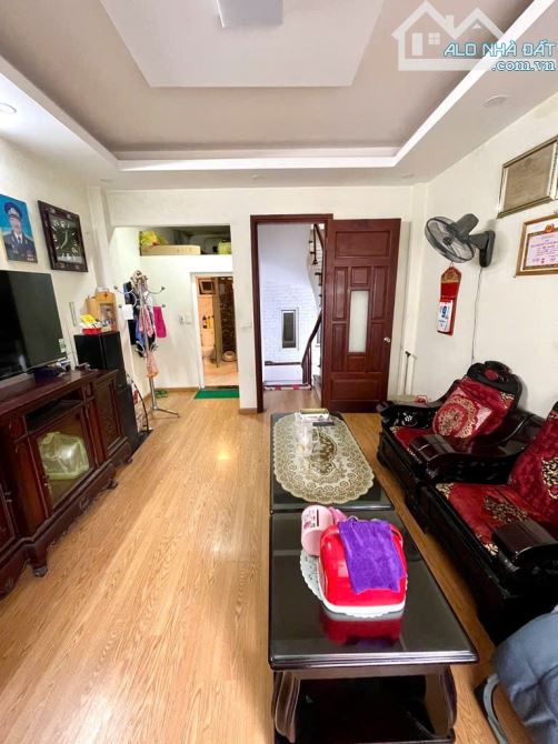 NHÀ DÂN XÂY KIÊN CỐ, BỒ ĐỀ, NGÕ THOÁNG, DÂN TRÍ CAO, GẦN HỒ, 33M2, MT: 3.9M, 6.9 TỶ - 1