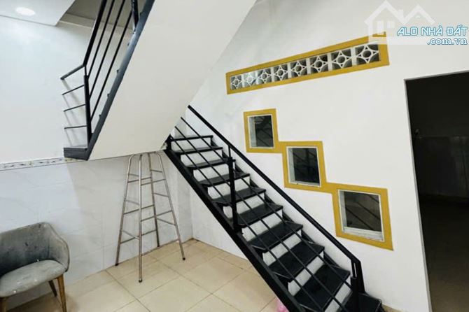 Bán nhà hẻm 3m, Trịnh Đình Trọng, Tân Phú, 52 m² (4m x 13m), 2 phòng - Giá 5.2 tỷ TL - 1