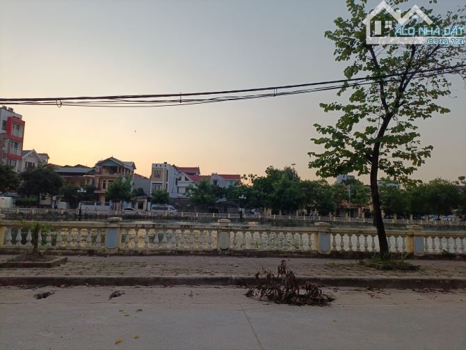 BÁN GẤP LÔ ĐẤT VIEW HỒ MÁT MẺ - CÁCH CẦU  THĂNG LONG CHỈ 1.5KM - 1