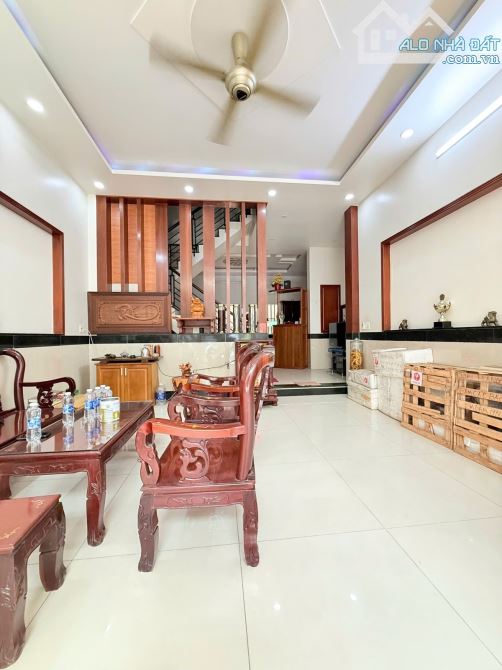 🧲🔴Nhà 3 tầng – 90m² (5m x 18m, nở hậu 6,2m) – SHR – Giá 8,4 tỷ 📍 Khu dân cư hiện hữu, đ - 1