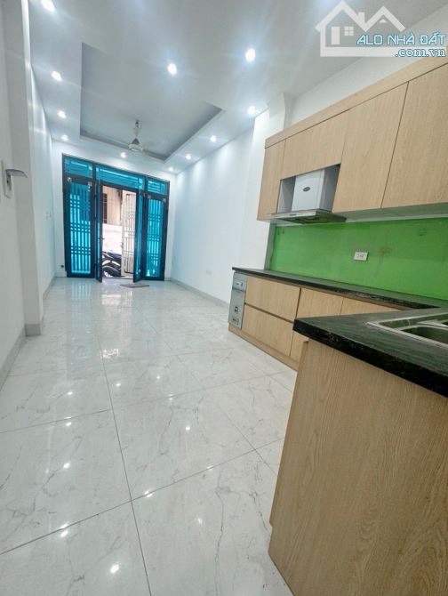 Hơn 6 tỷ. Mỹ Đình, 35m2, 5 tầng dân xây,gần ô tô, ngõ nông. Cực độc tàm phân khúc. - 1