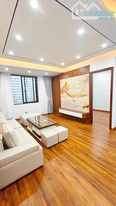 CHUNG CƯ DỊCH VỌNG – 120M² – 3 NGỦ – TẦNG TRUNG – VIEW TRẦN THÁI TÔNG – Ở NGAY - ĐỦ ĐỒ - 1