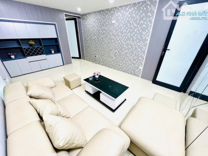 Tập thể 3 Thoáng Tầng 1 Đống Đa🔥Sổ 54m2🔥Dùng 88m2🔥Nhà Đẹp🔥3 Ngủ+2WC🔥Khép Kín🔥4.x Tỷ - 1