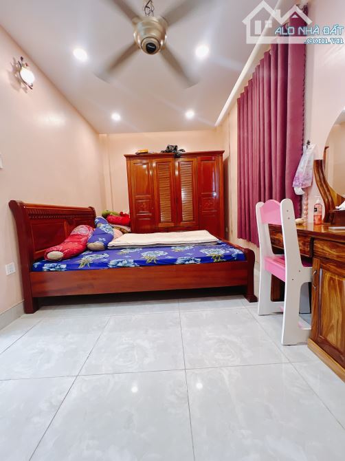 Quận 7 Do đi nhiều ở ít nên bán căn nhà 4.6*16 3 tầng 4pn - 1