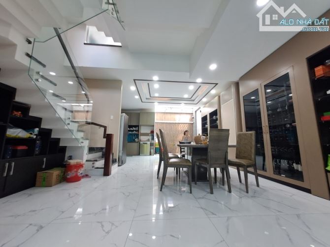 NHÀ ĐẸP 5 TẦNG – HXT DƯƠNG QUẢNG HÀM, P6, GÒ VẤP - NT CAO CẤP – GARA – 130M² – CHỈ 16.9 TỶ - 12