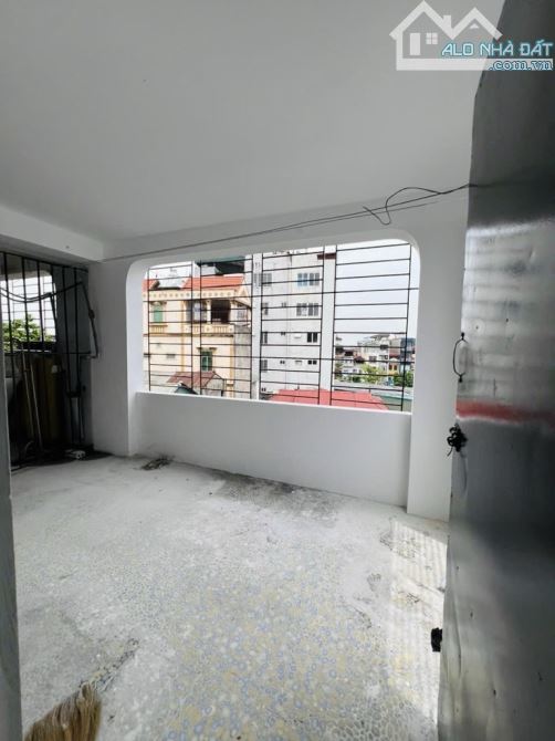 Phố Trường Lâm Nhà dân xây 35m2- 5 tầng- 10 tỷ hơn, gara ô tô, gần mặt phố - 12