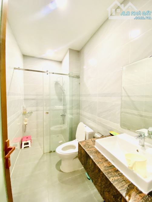 Nhà 4 Tầng Mới Đẹp 157m2, Đường 10m, 4PN, Gần Phú Mỹ Hưng, ĐH RMIT, Sổ Hồng Riêng. Chỉ 11 - 12