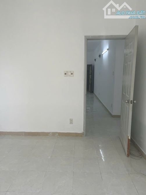 Cần bán căn hộ chung cư Ngô Gia Tự Block B 29 đường Hòa Hảo, P2, Q10, TPHCM.  DT: 83m² - 2