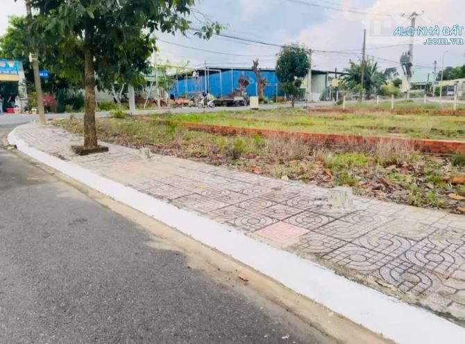 Bán lô đất 100m2 giá 980tr mặt tiền 25m dân cư hiện hữu, cách sân bay Long Thành 5km-SHR - 2