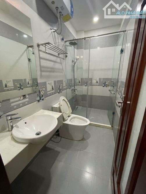Cho thuê nhà Trung Kính, Cầu Giấy. DT 45m2 5 tầng, giá 18tr/tháng cuối tháng 3 bàn giao - 2