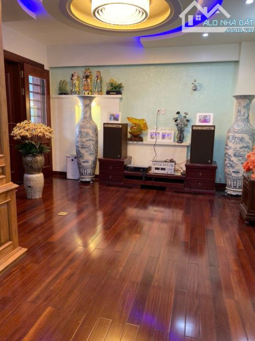 Bán căn biệt thự 4 tầng đẹp tại Văn Cao khu vực đông dân cư - 2