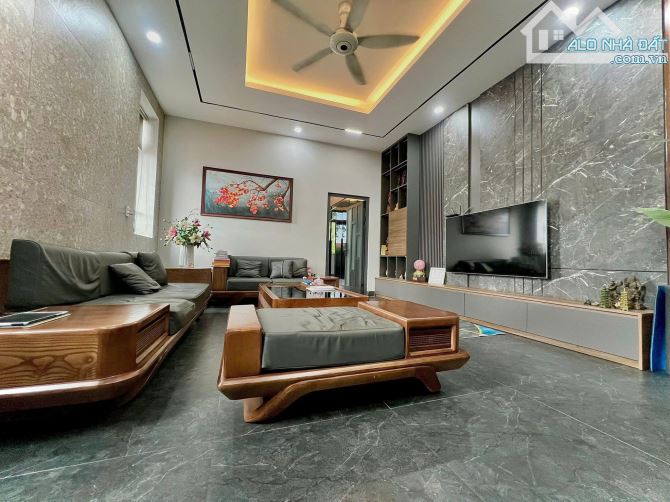 Giá 15,5 tỷ. Bán nhà 3 lầu đẹp. Góc 2 mặt tiền đường NGuyễn Ái Quốc. 5x32m. Sàn 430m2. - 2