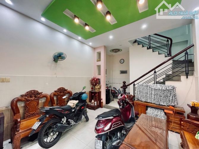 Nhà Bán 4 Tầng, Bùi Thế Mỹ, 33M2, Cách Mặt Tiền Vài Căn , Giá chỉ 4 .75 Tỷ TL - 2