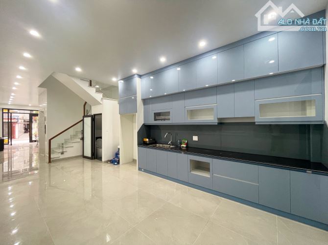 Nhà 4 tầng thang máy khu TĐC tuyến 2 Ngô Gia Tự - 77m2 - Vỉa hè 7m - 2