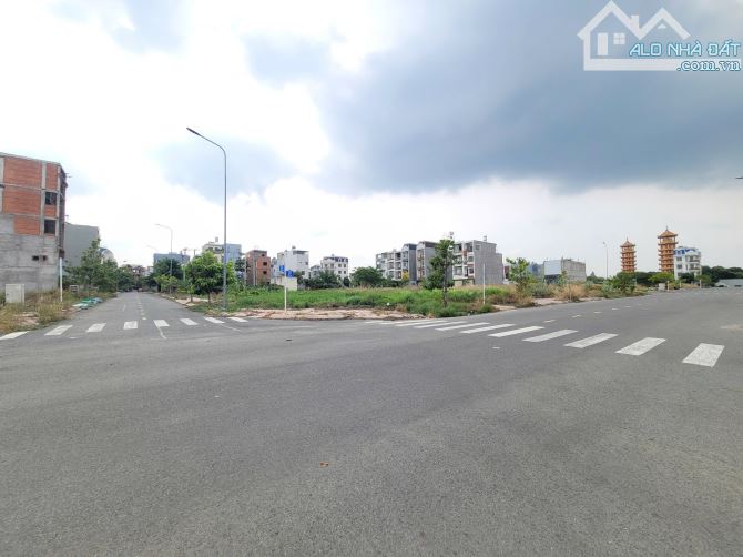 cặp góc 136,2m2 (8,6x16,5) 8ty750 2MT đối diện chợ KDC gần làng đại học p.Bình An Tp.Dĩ An - 2