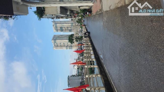 Ban đất mặt hồ tai trâu ngọc lâm long biên - 2