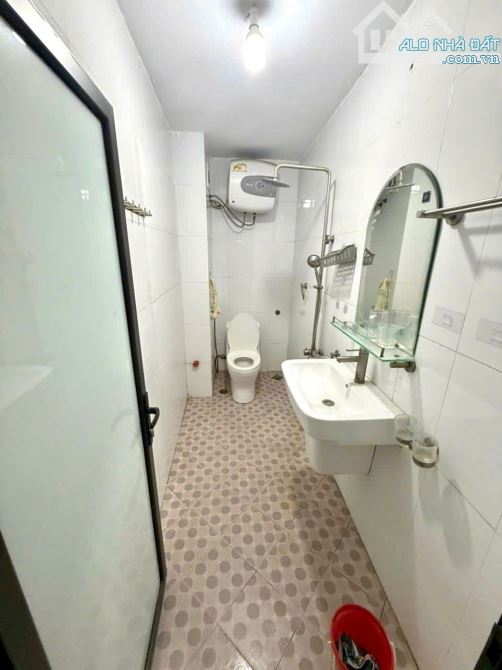 BÁN NHÀ 3 TẦNG ĐẸP – GẦN CHÂN CẦU THANH TRÌ – CHỈ 3,88 TỶ - 2