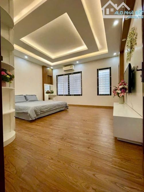 Bán nhà phố Tây Hồ, mặt tiền rộng rãi, vị trí đỉnh, ô tô đỗ cửa, giá 10,6 tỷ - 2