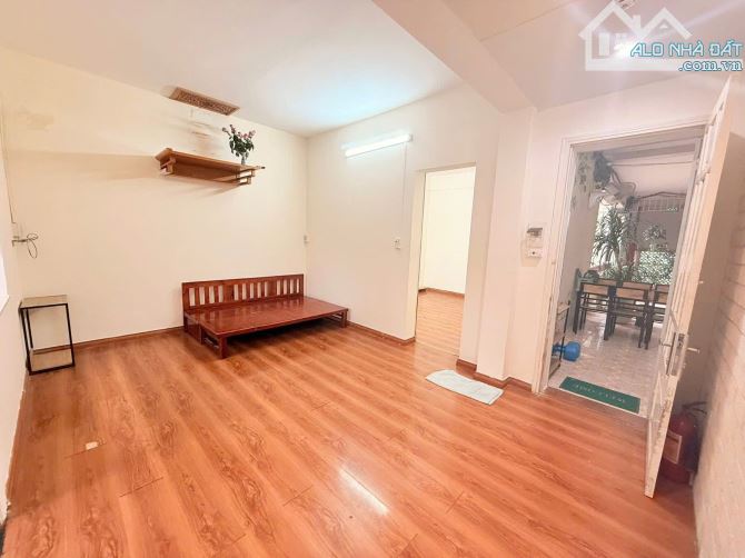 Bán chung cư Đền Lừ:53m,lô góc 3 mặt thoáng,2 phòng ngủ,nhà nguyên bản ở ngay - 2