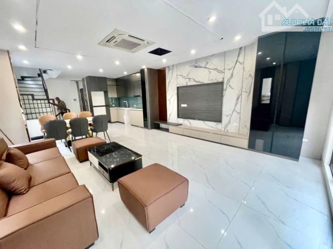 Bán Nhà Việt Hưng hơn 13 tỷ-68m2-6 Tầng-Mặt Tiền 5m-GARA Ô TÔ 7 Chô-THANG MÁY-FULL NỘI THẤ - 2