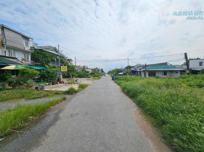 Đất mặt tiền kinh đối diệm chung cư,Đông Hoà - 2