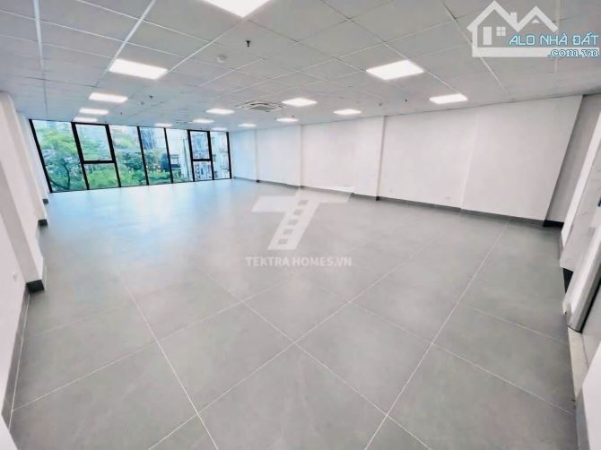 Bán toà văn phòng Trần Thái Tông 8.5mMT 132m2 85 tỷ 200 triệu/tháng - 2