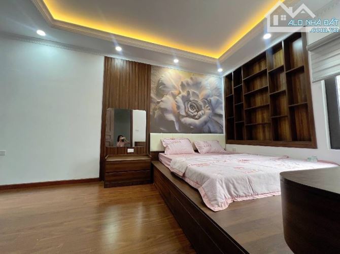 CẦU GIẤY 8 TỶ 650-35 M-6 TẦNG 3 NGỦ FULL NỘI THẤT Ô TÔ TRÁNH 10M - 2
