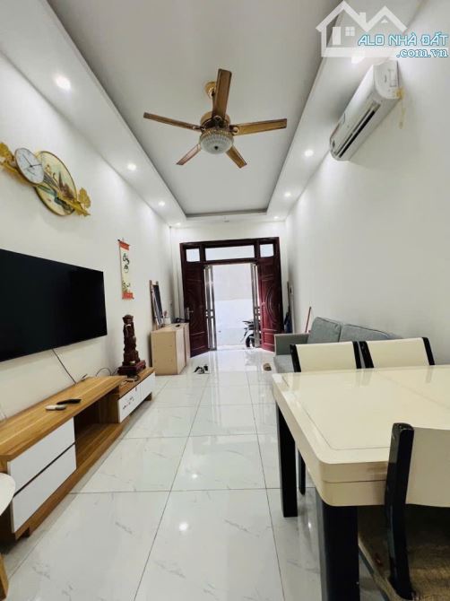 LÔ GÓC - VÀI BƯỚC RA Ô TÔ, ĐẠI LỘ THĂNG LONG - FULL NỘI THẤT 5 TẦNG - 2