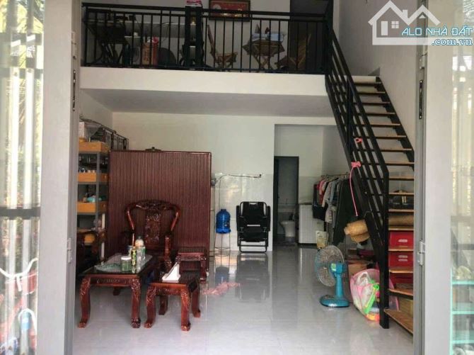 🔥 Sản phẩm đẹp lung linh bán gấp nhà 1 trệt 1 lửng 135m2 ở Phước Hiệp giá 830 tr sổ riêng - 2
