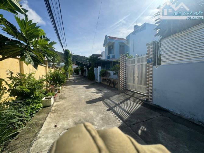 bán đất đường Sử Huy Nhan, ngang 6m. Cách chợ Ba Làng 100m. Cách Hòn Chồng 1km - 2