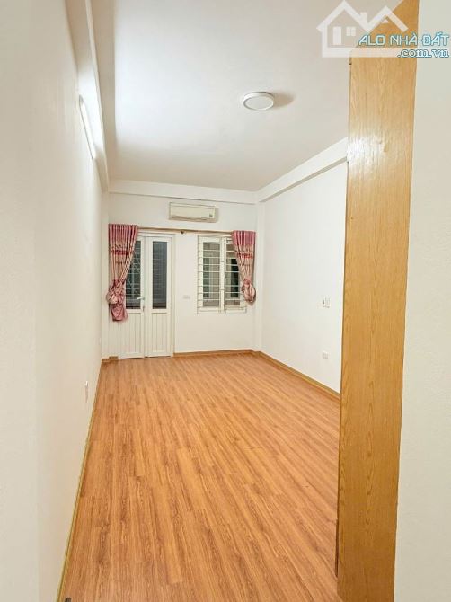 🔥 CHỦ CẦN TIỀN – BÁN GẤP NHÀ NGỌC THỤY 🔥 🏠 Diện tích: 34m² 🏗 Kết cấu: 5 tầng, thiết kế - 1