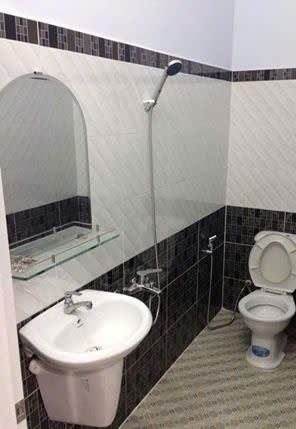 BÁN GẤP NHÀ PHỐ 100M MỚI XÂY 1 TRỆT 1 LẦU, GẦN CHỢ ĐỆM , NGUYỄN CỬU PHÚ - 2