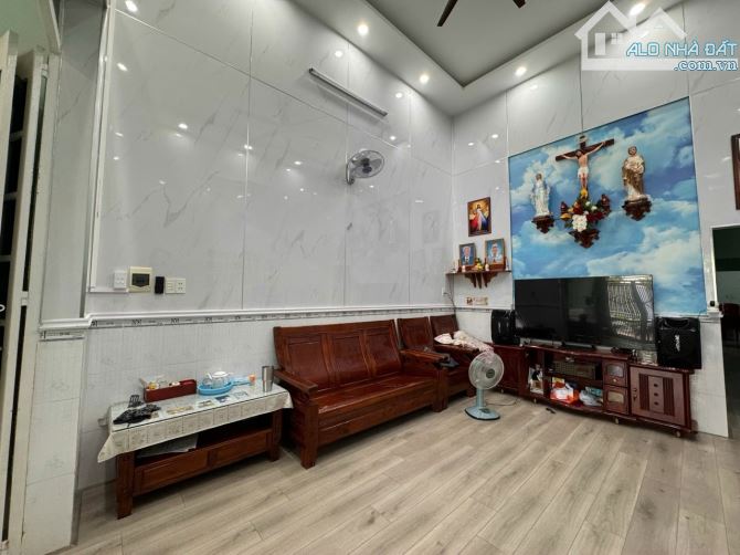 Bán nhà 1 trệt 1 lầu 140m2 gần mặt tiền Đồng Khởi Trảng Dài TP Biên Hòa chỉ 4,4 tỷ - 2