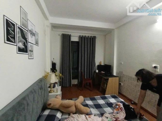 Hiếm .Bán nhà dân xây ngõ 14 Quang Trung Hà Đông,dt 33m, 5 tầng kd, ô tô đỗ cửa, sát phố. - 1