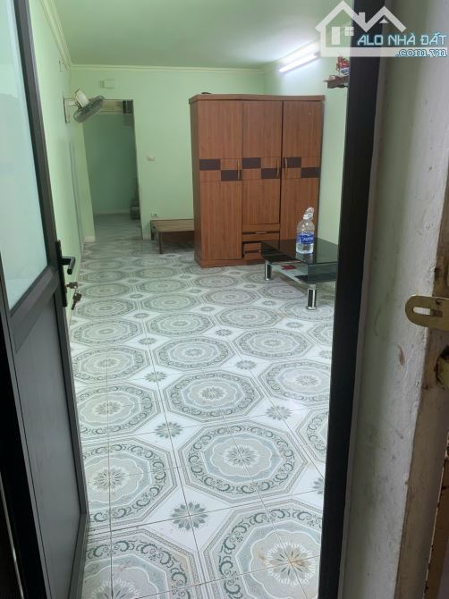 Cho thuê căn hộ Tập thể tầng 2 Thái Thịnh, 65m2, 2 ngủ, 7 Triệu - 2