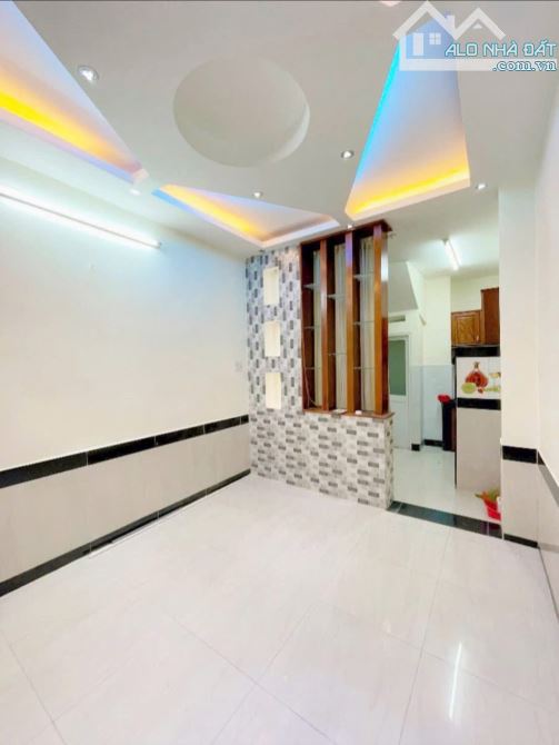 BÁN NHÀ QUẬN 4 KHU VIP 20 THƯỚC 4 TẤM ĐÚC GIÁP Q1 HẺM 4M THÔNG GIÁ 5 TỈ TL HÌNH THẬT - 2