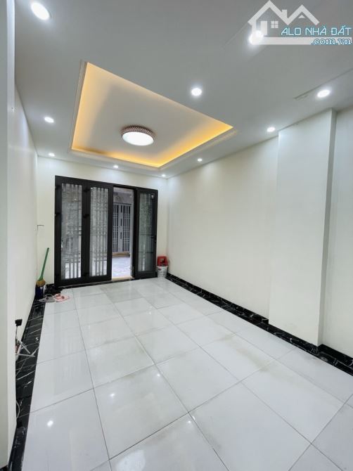 Bán nhà phố Ngọc Thụy 38m2- 4 tầng- 3 phòng ngủ- 7.9 tỷ, ô tô, gần trường Việt Pháp - 2