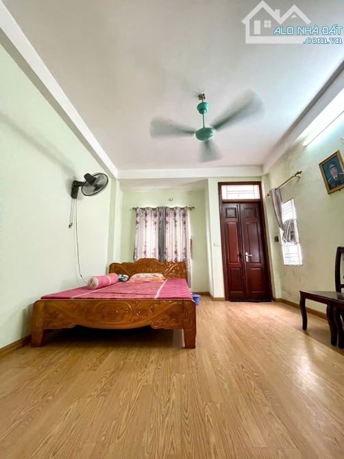 NHÀ DÂN XÂY KIÊN CỐ, BỒ ĐỀ, NGÕ THOÁNG, DÂN TRÍ CAO, GẦN HỒ, 33M2, MT: 3.9M, 6.9 TỶ - 2