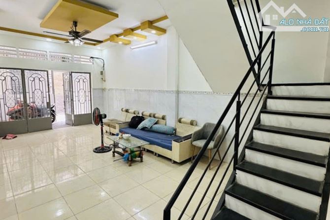 Bán nhà hẻm 3m, Trịnh Đình Trọng, Tân Phú, 52 m² (4m x 13m), 2 phòng - Giá 5.2 tỷ TL - 2