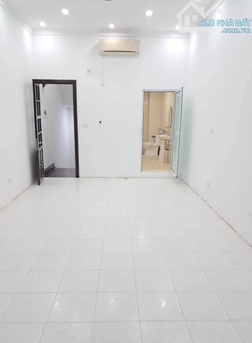 Bán nhà Kim Đồng, 48m2, đường rộng có vỉa hè, kinh doanh tốt - 2