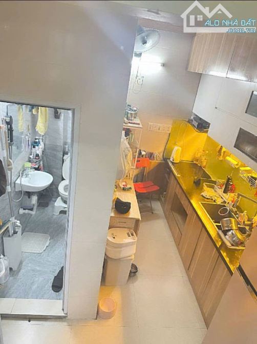 -Nhà tại phố quan nhân. -DT sổ 30m2 xây 4 tầng chắc chắn, đủ công năng sử dụng. -Gần sân c - 2