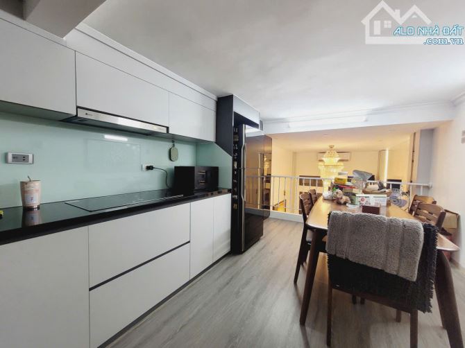 Ô TÔ 7 CHỖ VÀO NHÀ- NGÕ THÔNG TỨ TUNG- PHỐ VIP- NỞ HẬU- FULL NỘI THẤT- Ở SƯỚNG- 38m, 5T, - 2