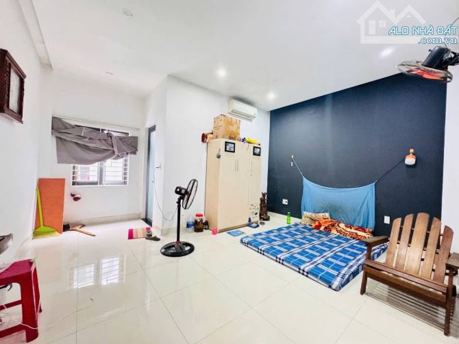 100M -3 TẦNG-MẶT TIỀN 5M5- ĐỐI DIỆN TRƯỜNG HỌC- GẦN BẾN XE- - 2