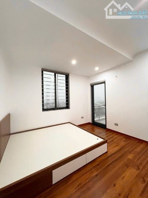 CHUNG CƯ DỊCH VỌNG – 120M² – 3 NGỦ – TẦNG TRUNG – VIEW TRẦN THÁI TÔNG – Ở NGAY - ĐỦ ĐỒ - 2