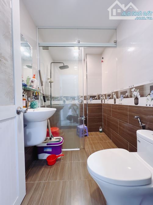 Quận 7 Do đi nhiều ở ít nên bán căn nhà 4.6*16 3 tầng 4pn - 2
