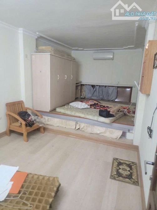 Cho thuê nhà nguyên căn  Ngõ 222 Lê Duẩn, Phường Khâm Thiên, Đống Đa, DT 30m 4 tầng, giá - 3