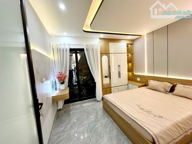 💥💥💥 SIÊU PHẨM 3 tầng mới Keng full nội thất xịn - Nguyễn Chánh - sát biển gần trường - 3