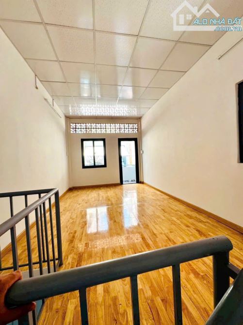 MẶT TIỀN 2 GÓC LÊ QUỐC HƯNG Q4 NGANG 3.4 DÀI 9 - 2 TẦNG CÓ 3 TỶ - 3